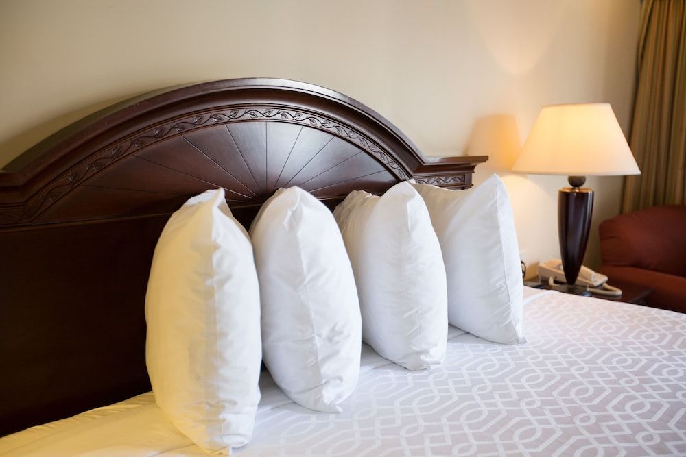 undefined Queens Inn Anaheim 9