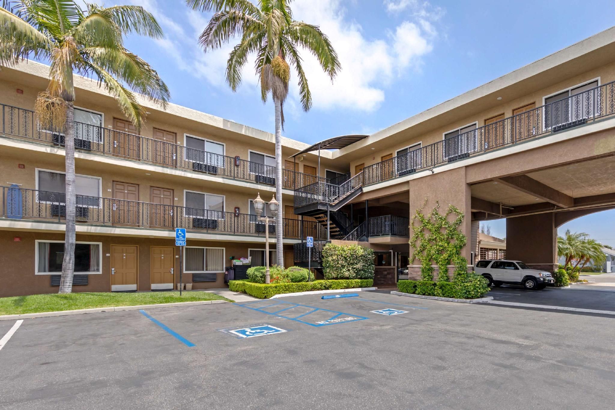 undefined Quality Inn & Suites Anaheim Maingate 6