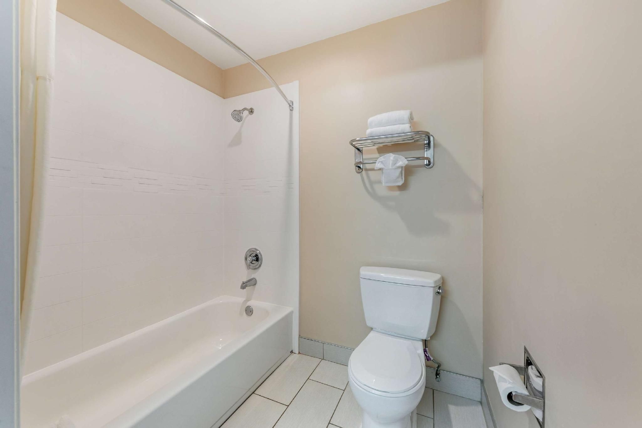 3 Queen Beds, Suite, Nonsmoking