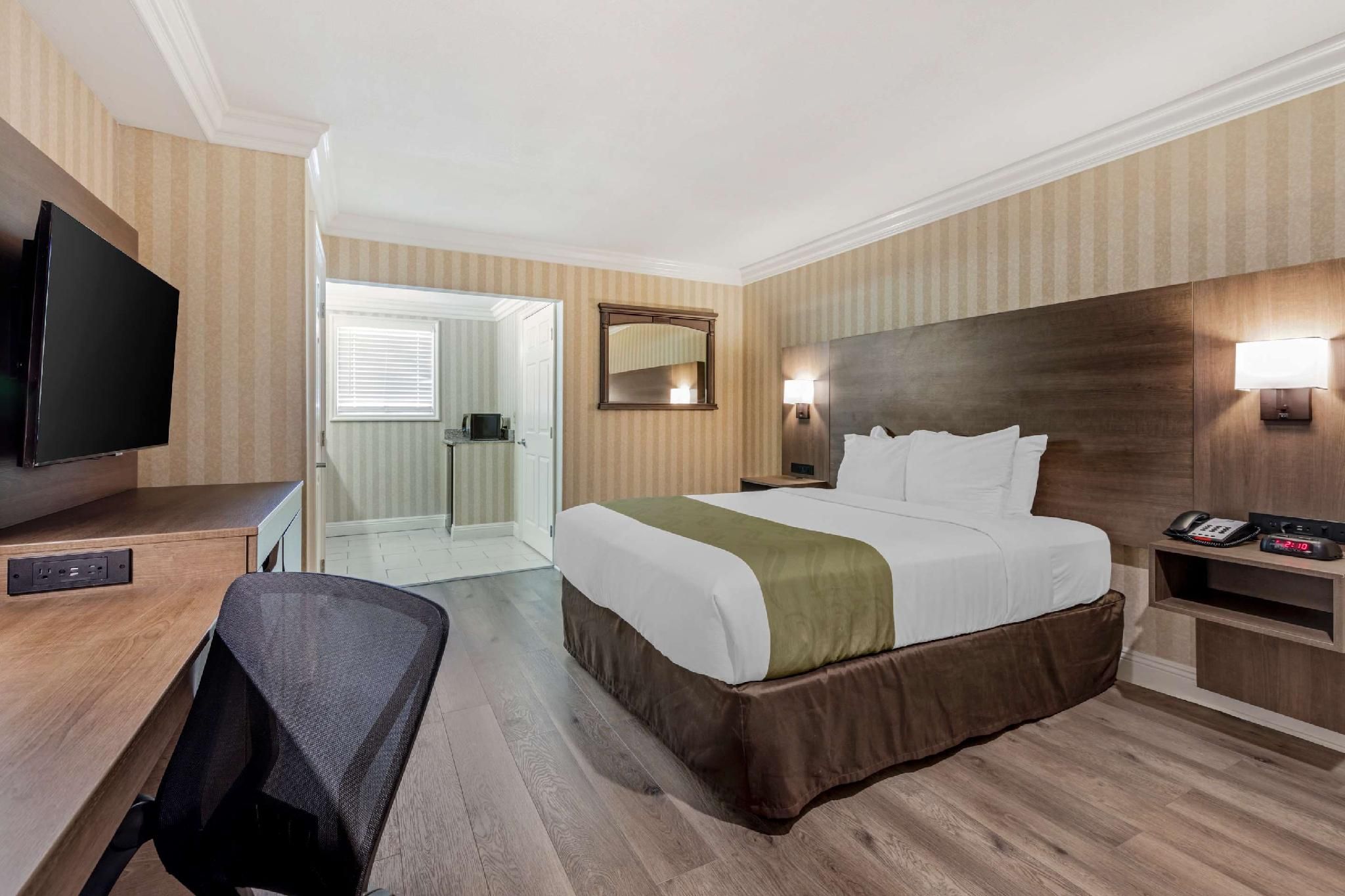 1 Queen Bed, Nonsmoking