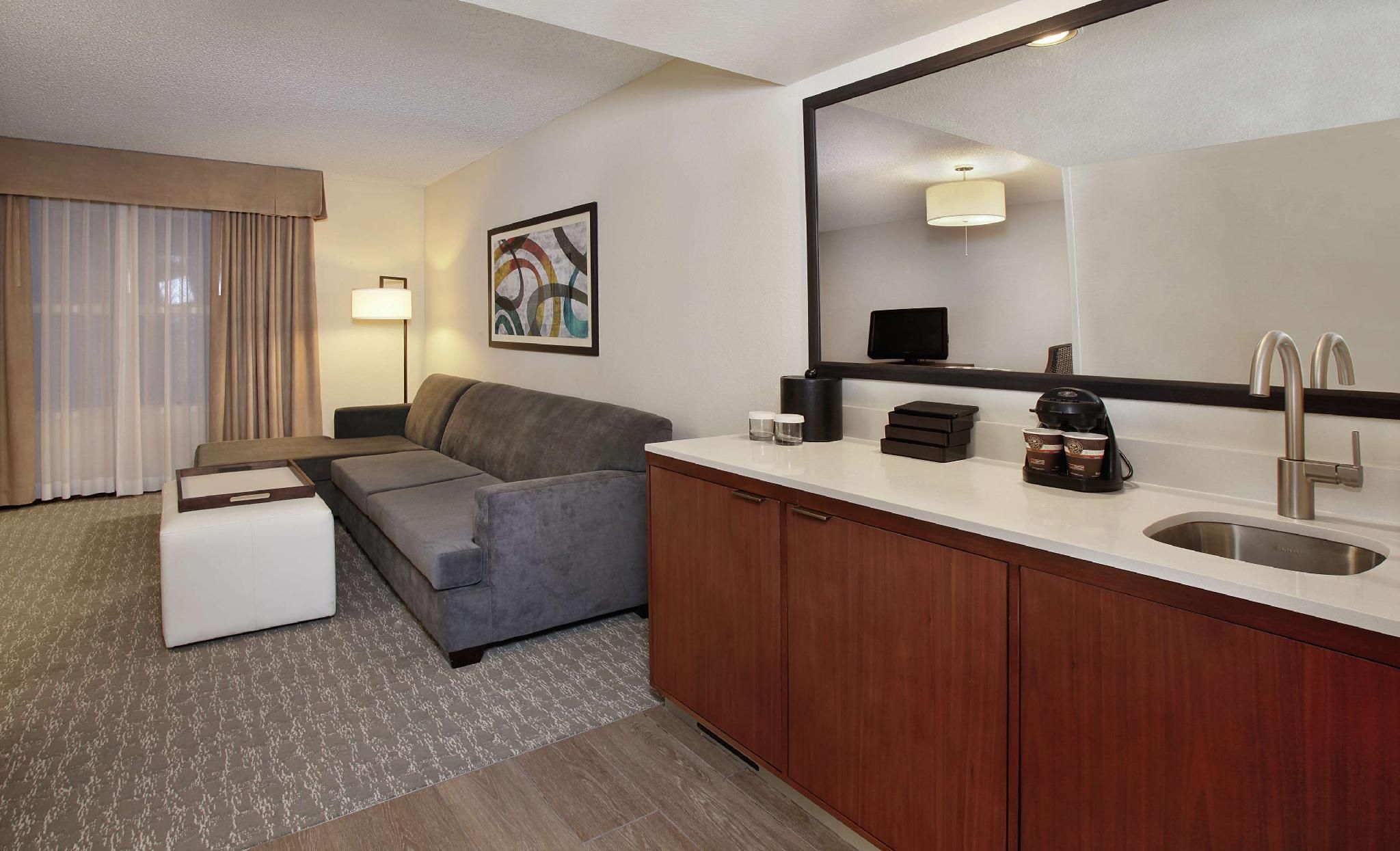 2 QN 2 RM STE MOBILITY ACCESS ROLL IN SHOWER