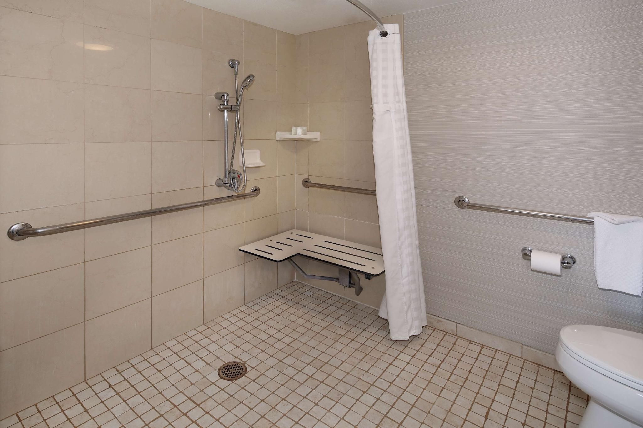 2 QN 2 RM STE MOBILITY ACCESS ROLL IN SHOWER