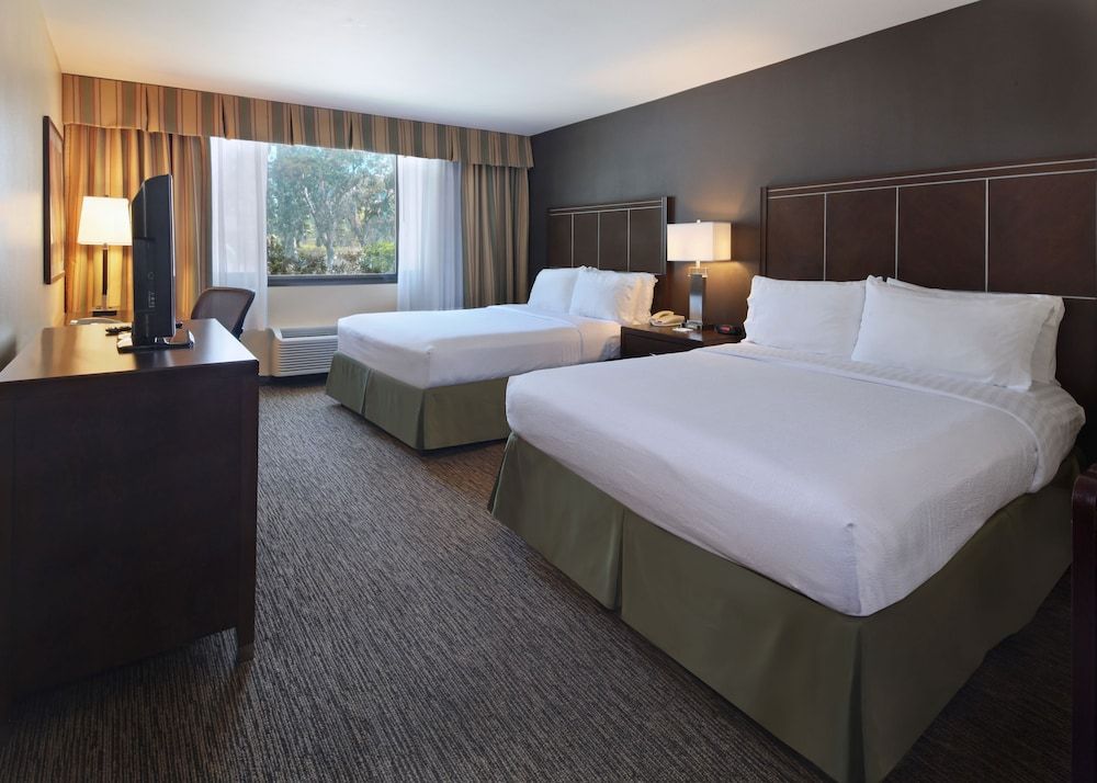 undefined Holiday Inn Hotel & Suites Anaheim by IHG 8