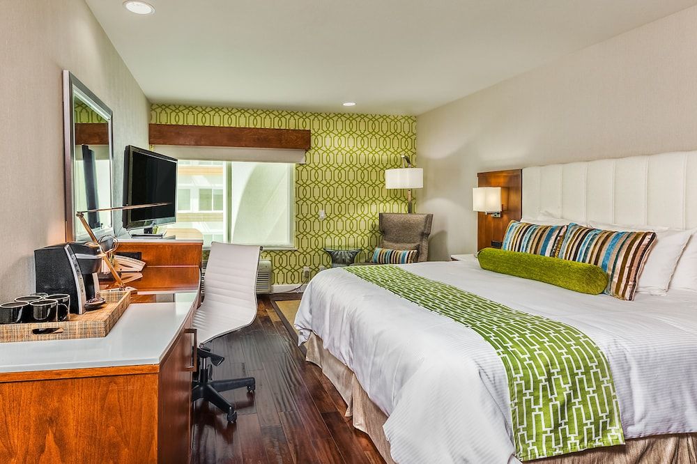 Standard Room, 1 King Bed