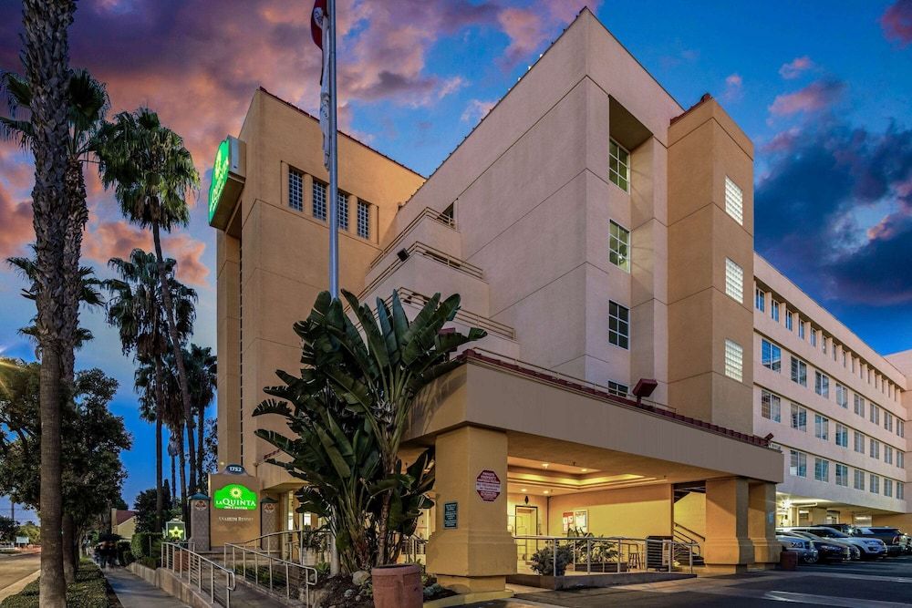 undefined La Quinta Inn & Suites by Wyndham Anaheim 8