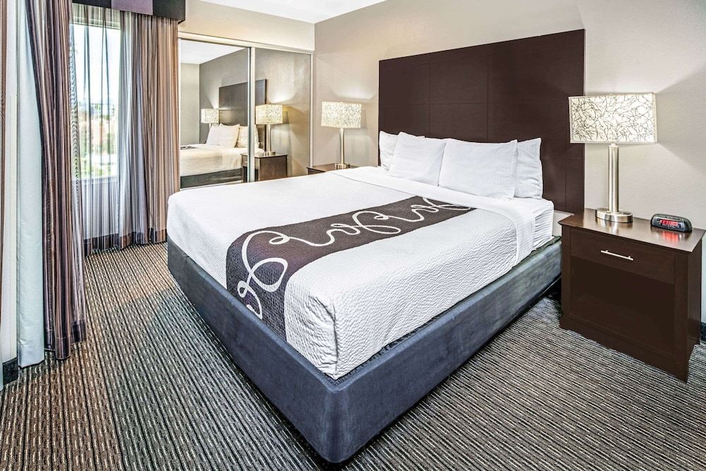 undefined La Quinta Inn & Suites by Wyndham Anaheim