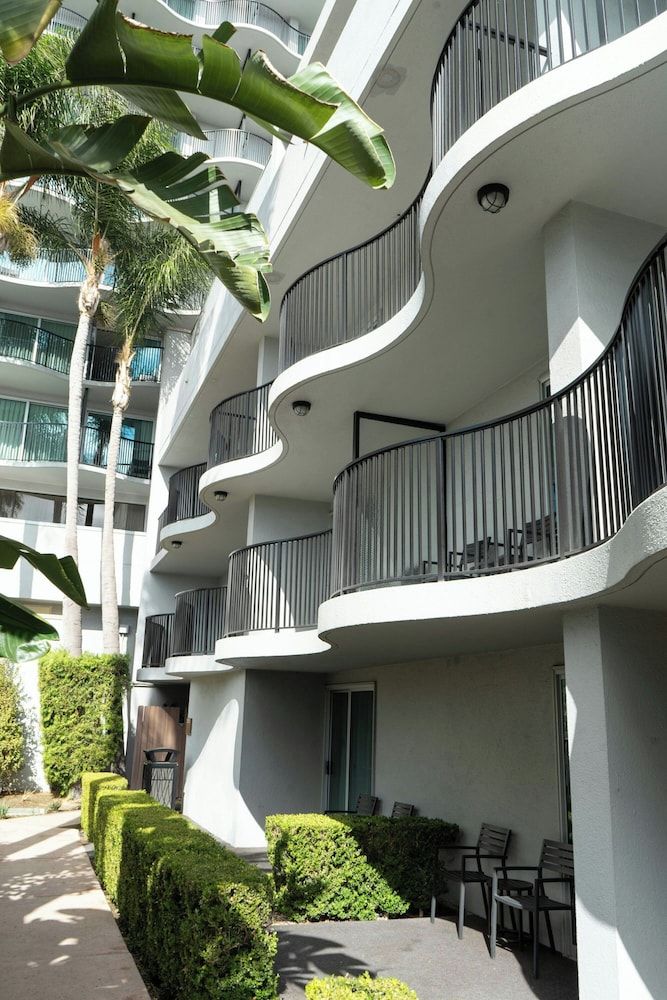 undefined Anaheim Marriott Hotel 3