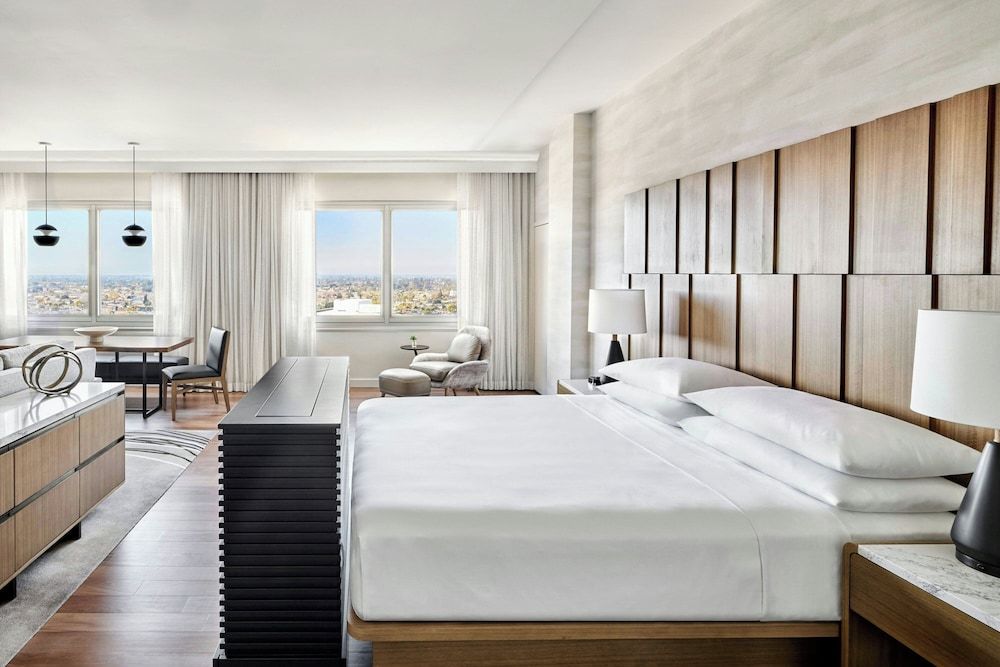 Luxury Suite, 1 King Bed with Sofa bed, Non Smoking