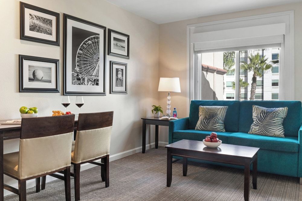 Peacock Suites Suite, 1 King Bed 15