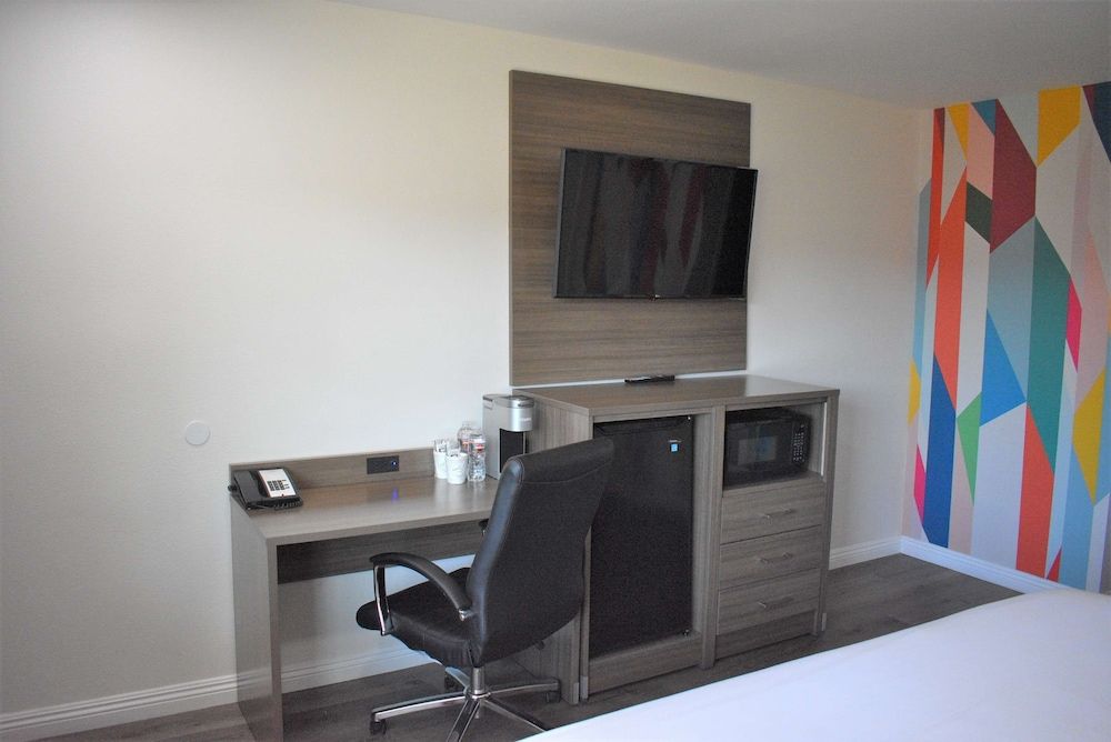 undefined Signature Anaheim Maingate 10