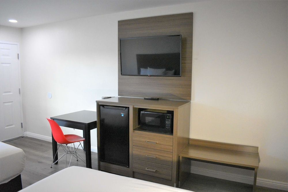 undefined Signature Anaheim Maingate 9