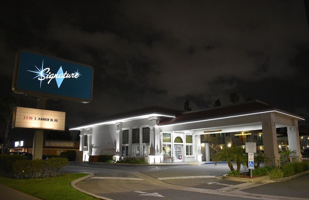 undefined Signature Anaheim Maingate 2