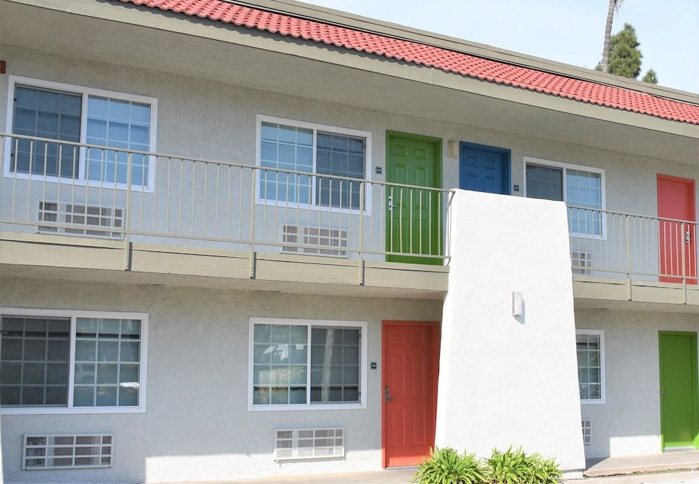 undefined Signature Anaheim Maingate 3