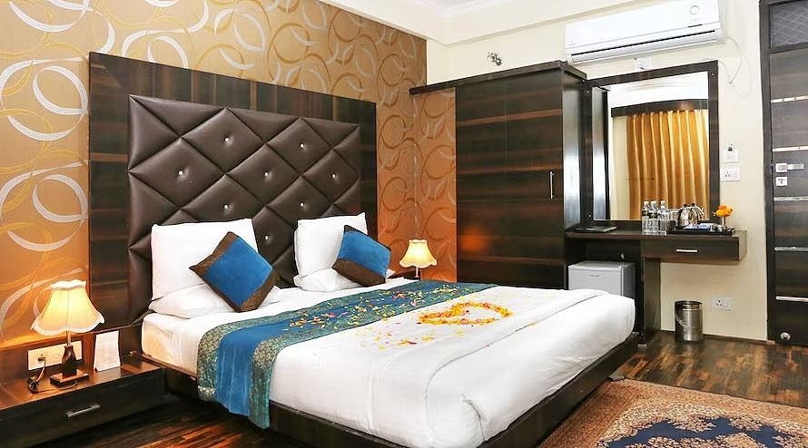 Asian Park Hotel Deluxe Room 2