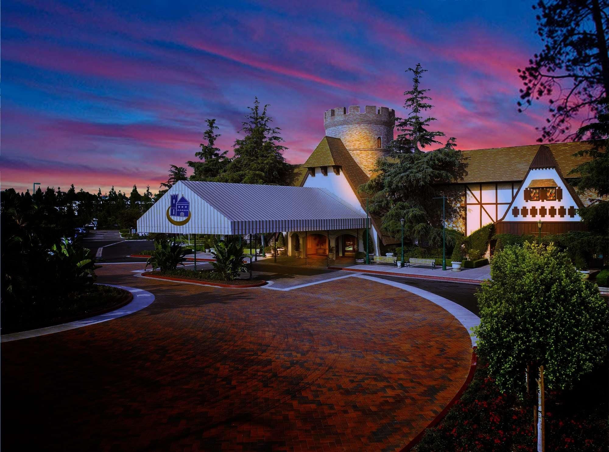 undefined Anaheim Majestic Garden Hotel 3