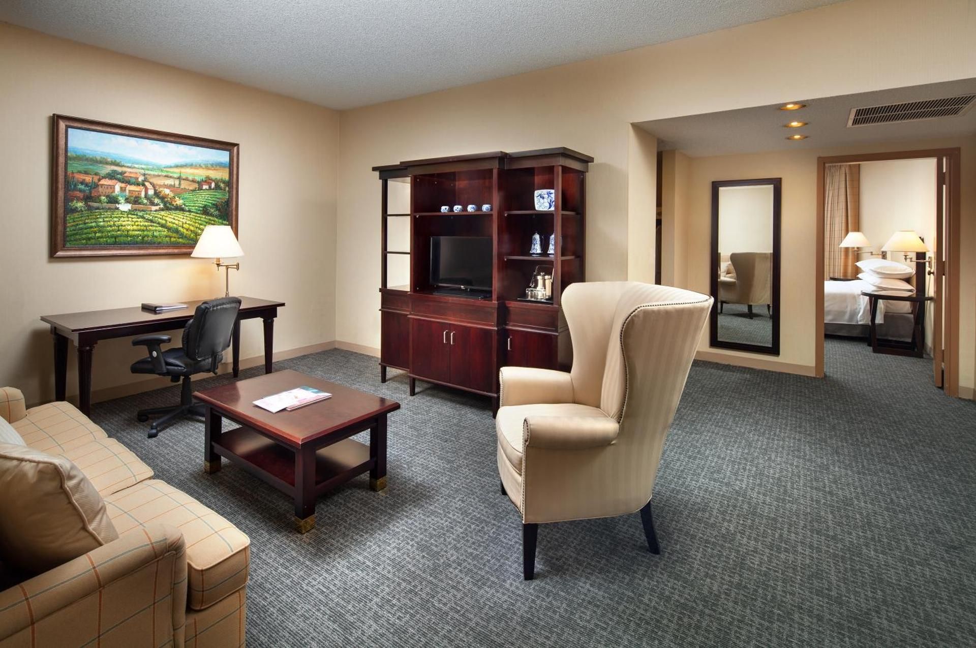 undefined Anaheim Majestic Garden Hotel 8