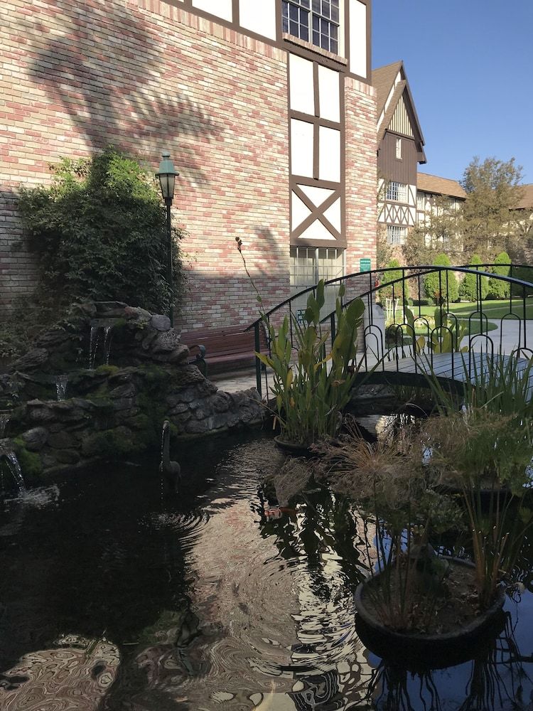 undefined Anaheim Majestic Garden Hotel 3