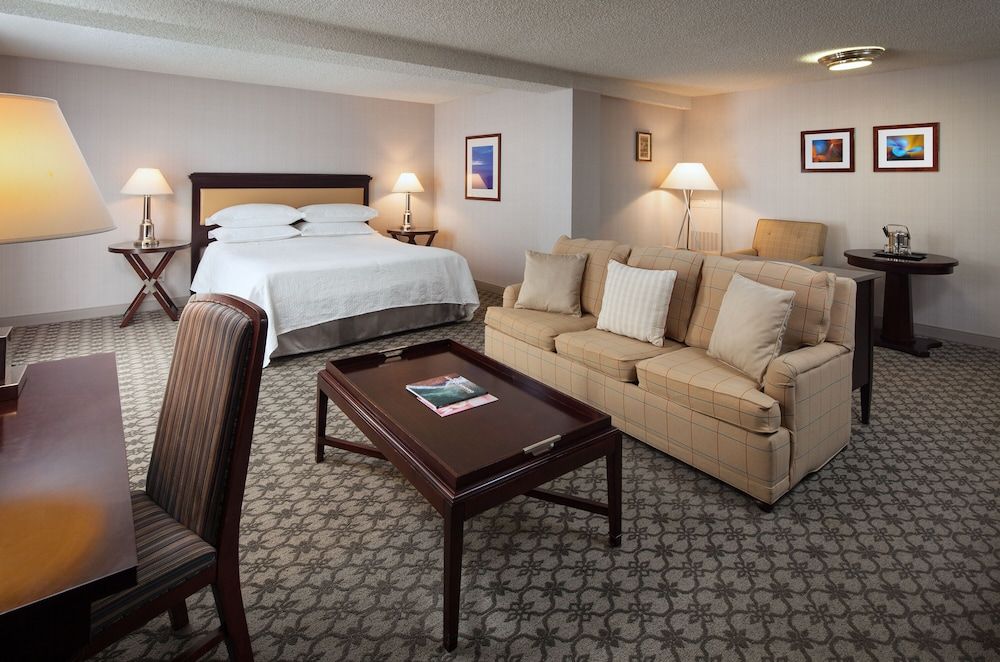Garden Tower Junior Suite, 1 King Bed with Sofa Sleeper