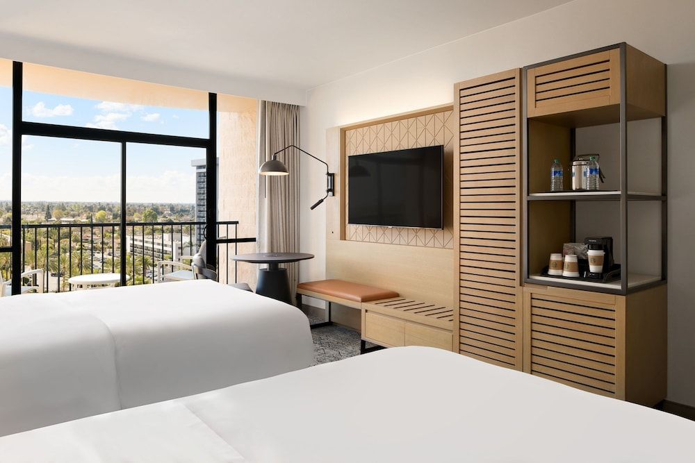 Traditional Room, 2 Queen Beds (Mobility Accessible, Roll-in Shower)