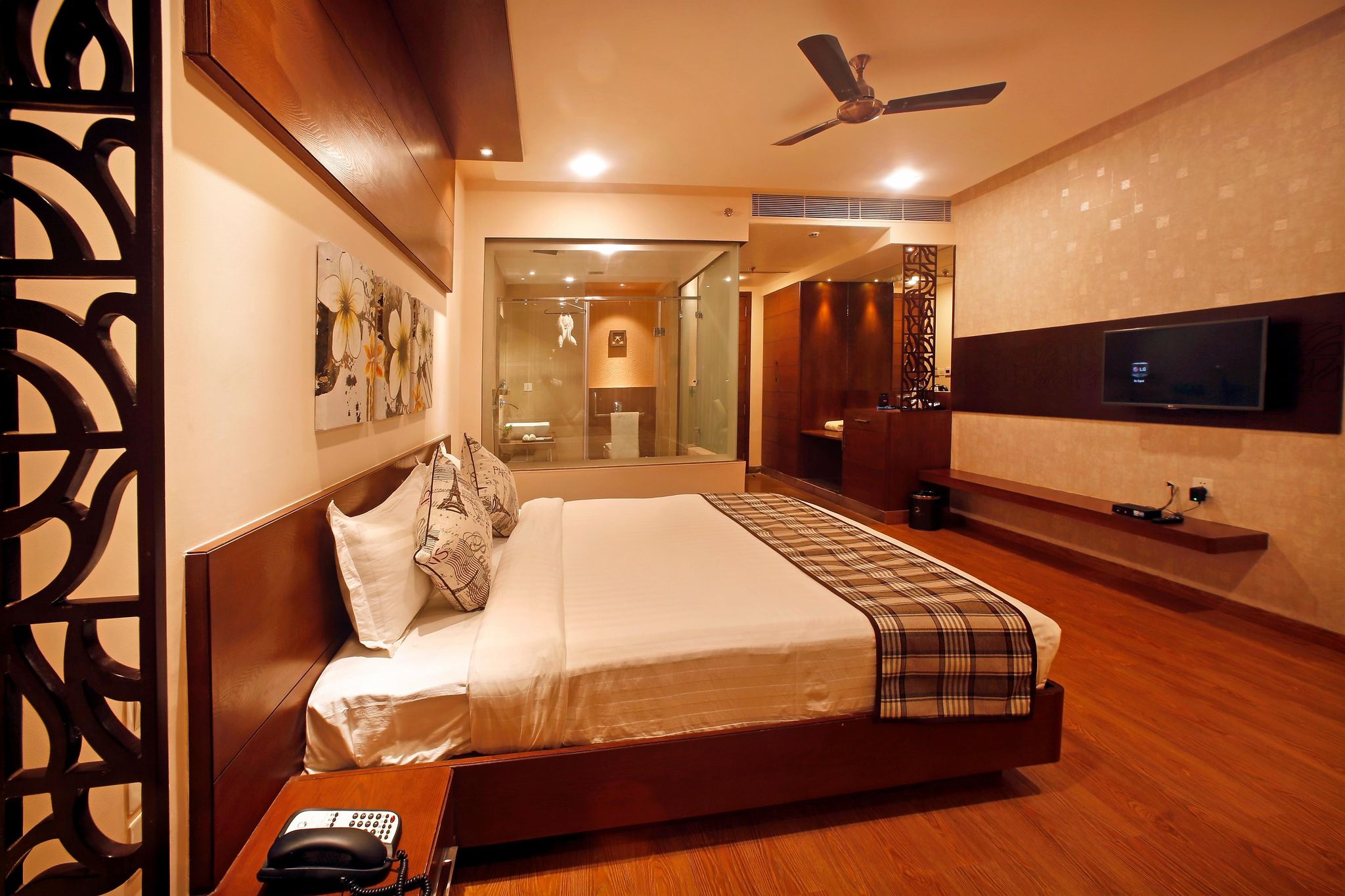 Day Use Room 10 AM to 6 PM, Check-in and Check-out on same day