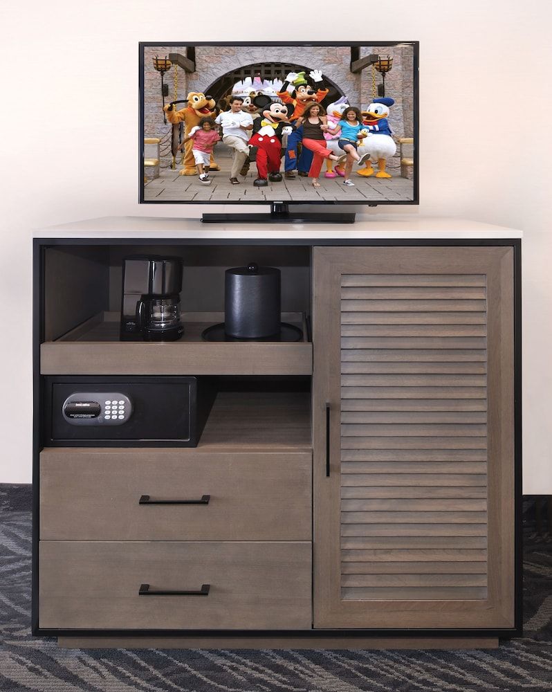 Tropicana Inn and Suites Standard Room, 2 Queen Beds 8