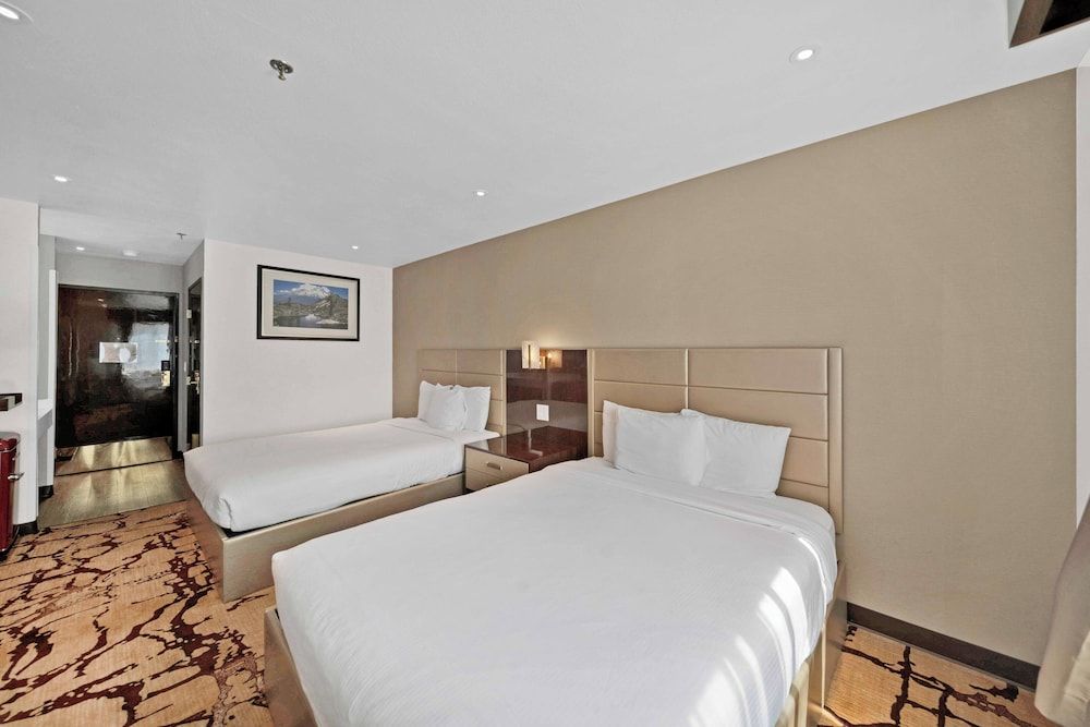Suite, 2 Queen Beds, Non Smoking, Hot Tub