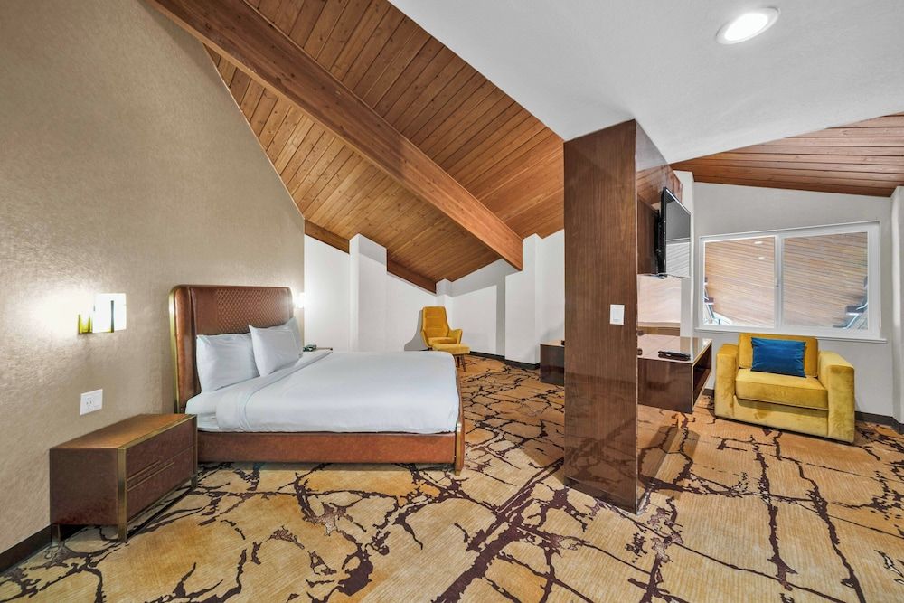 Suite, 1 King Bed, Non Smoking, Hot Tub