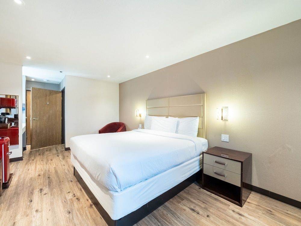 Standard Room, 1 King Bed