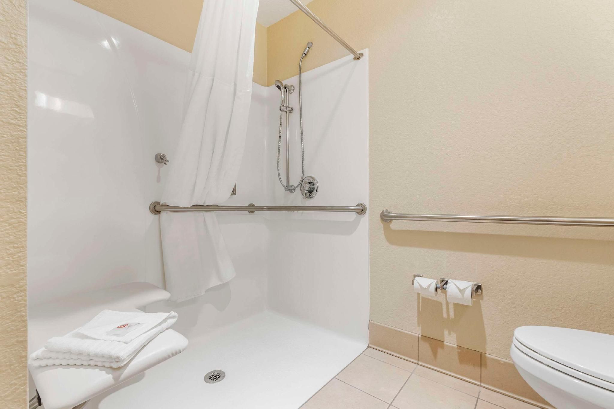 2 Queen Beds, Nonsmoking, Accessible