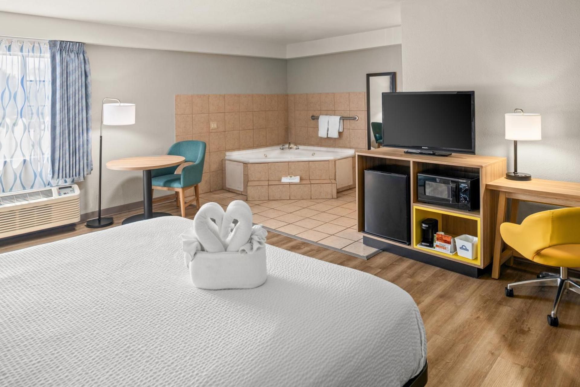 1 King Bed Deluxe Studio Suite Non-Smoking