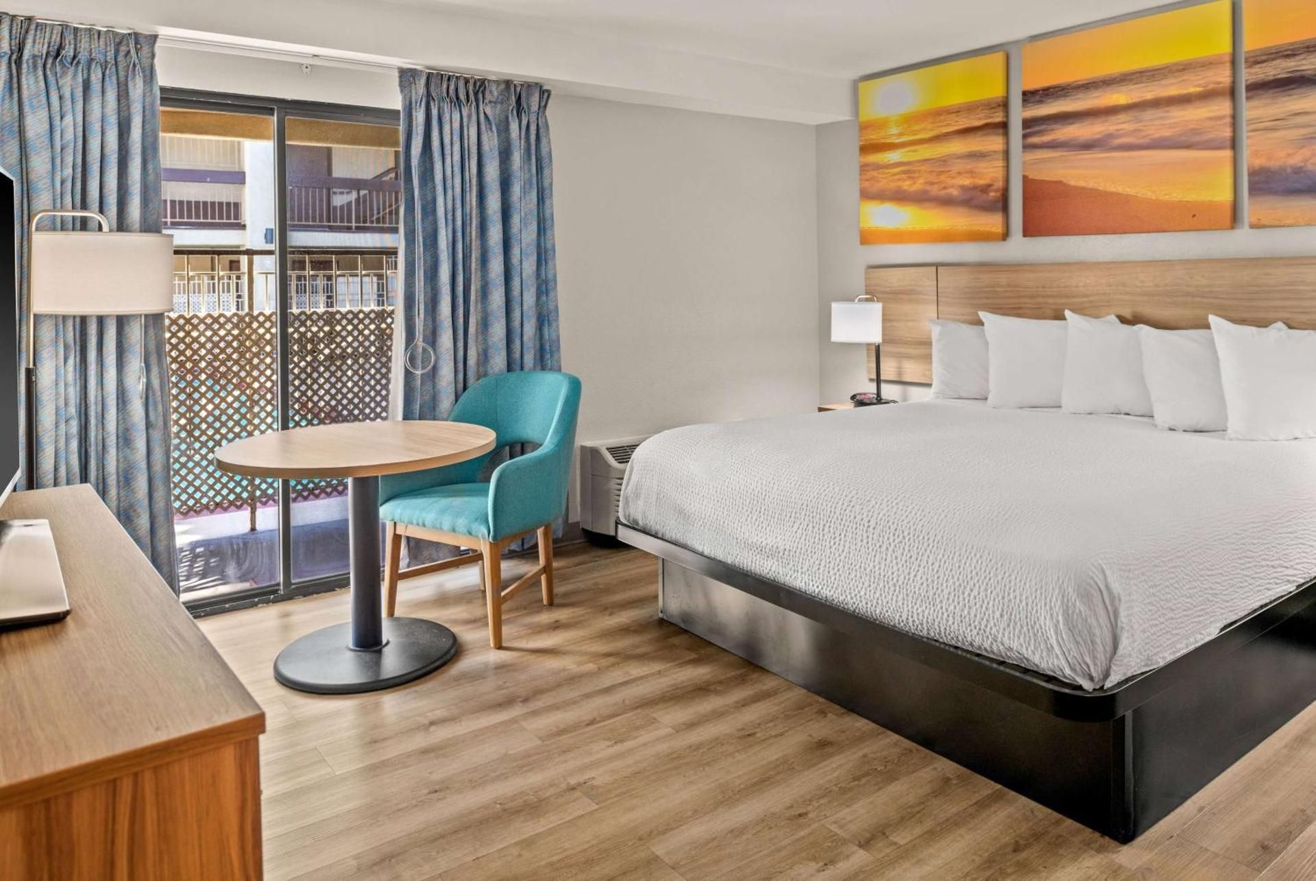1 King Bed Non-Smoking