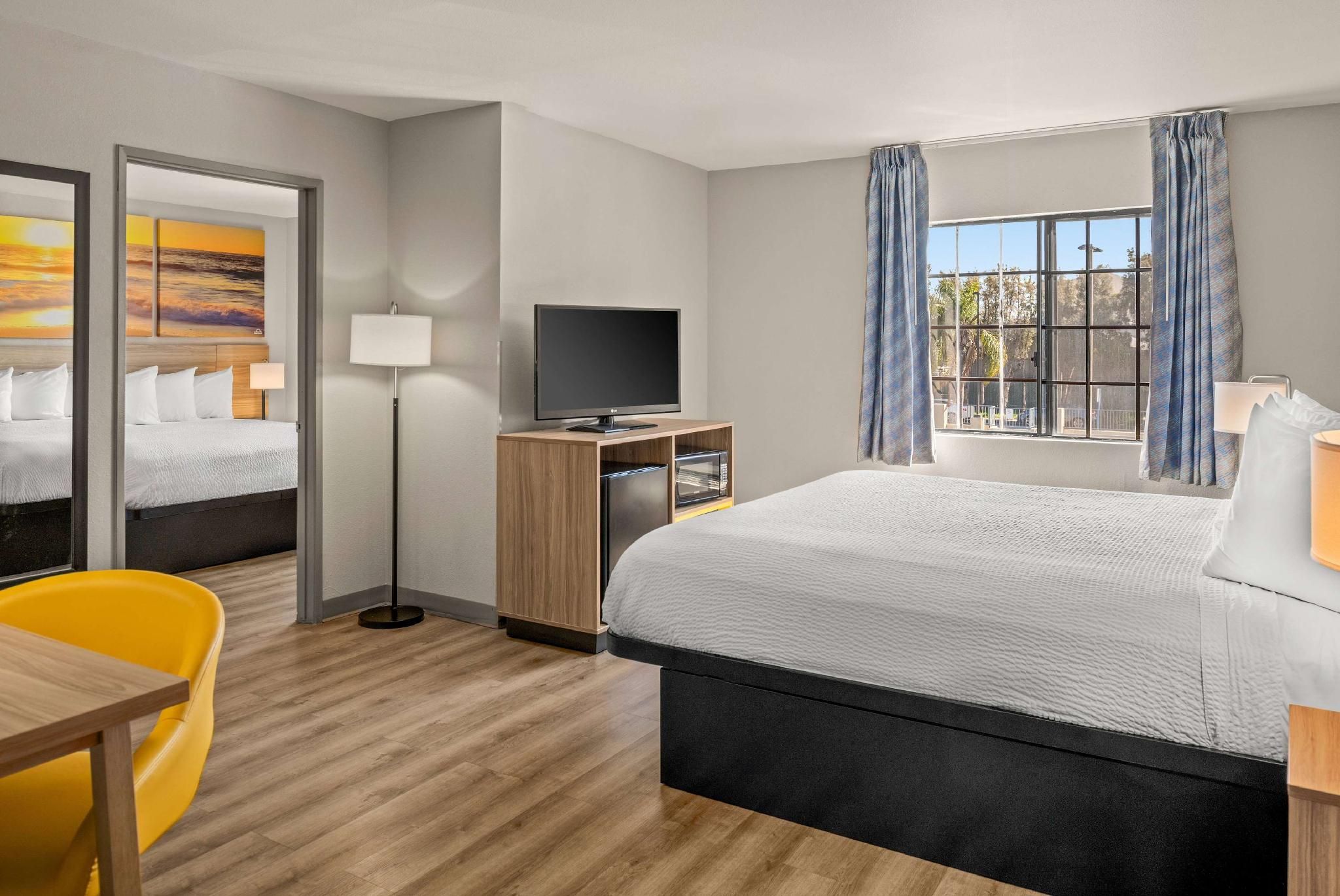 2 King Beds One-Bedroom Suite Non-Smoking