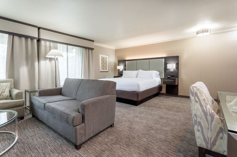 Suite, 1 King Bed (Top Floor)