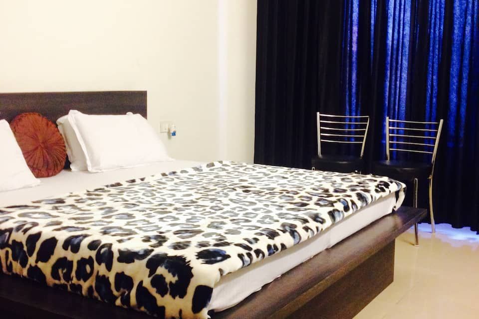 Hotel Shree Deluxe AC Room 5