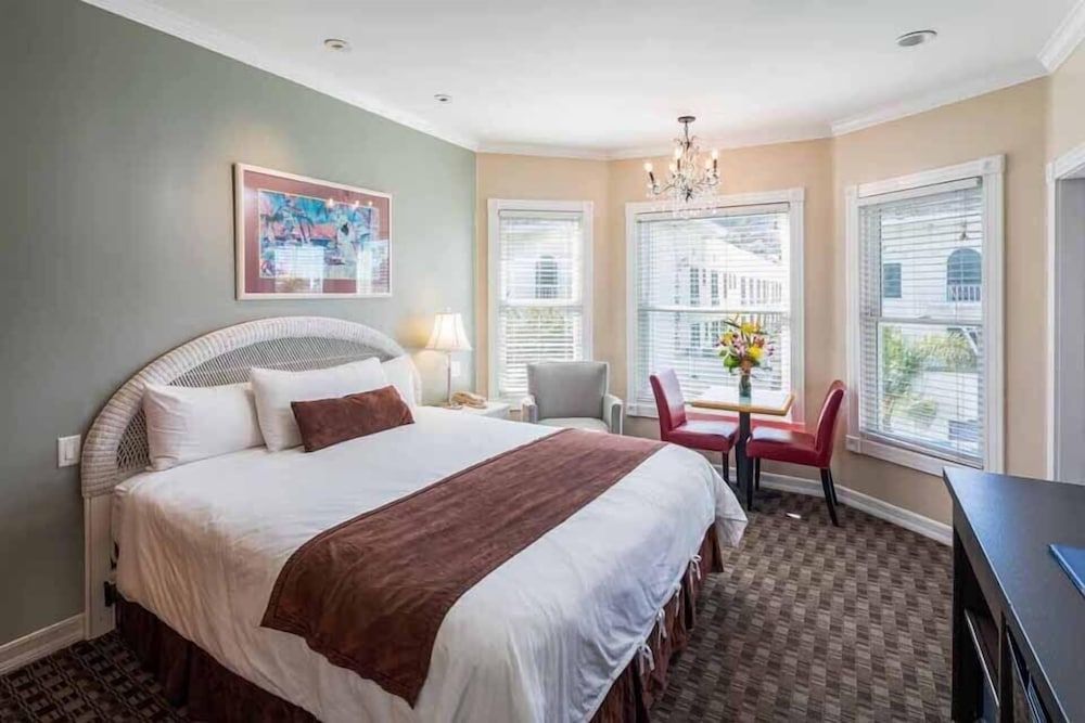 Luxury Suite, Partial Ocean View
