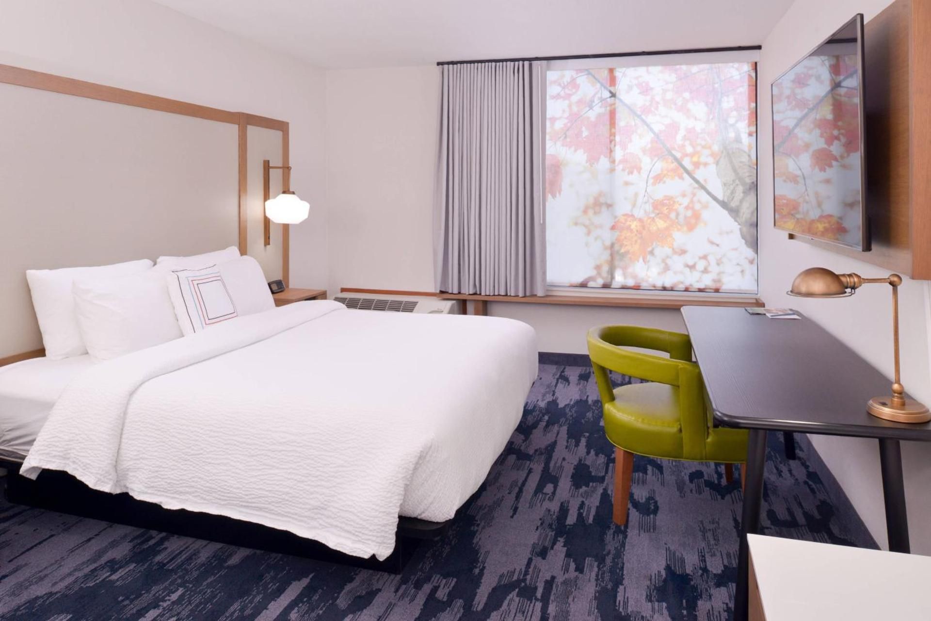 King Room with Adapted Tub - Mobility and Hearing Accessible
