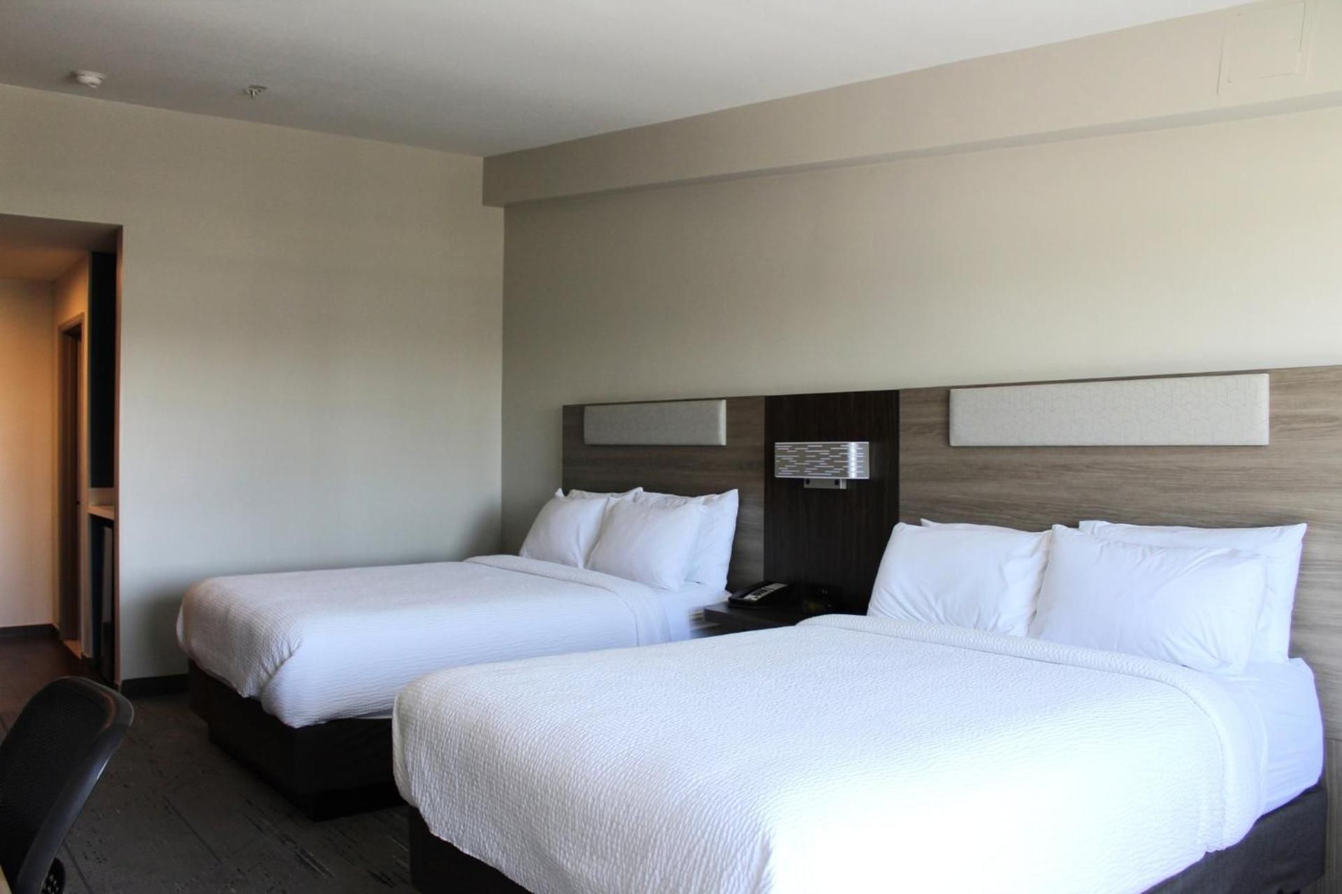2 Queen Beds Standard