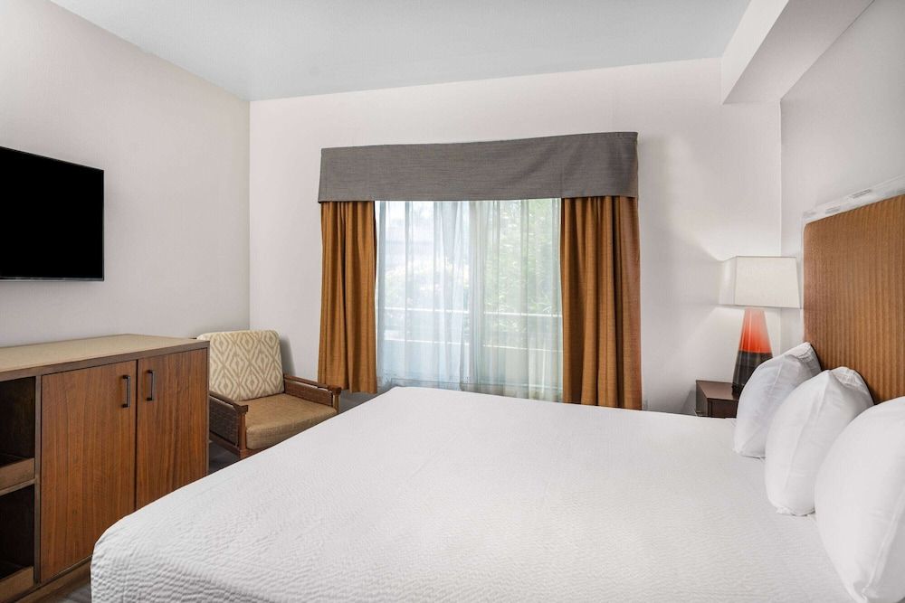 Deluxe Suite, 2 Double Beds, Non Smoking