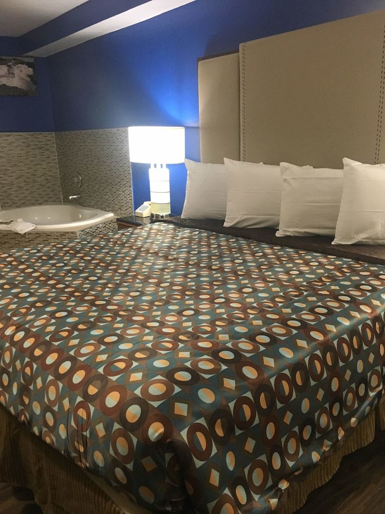 Deluxe Room, 1 King Bed with Jacuzzi