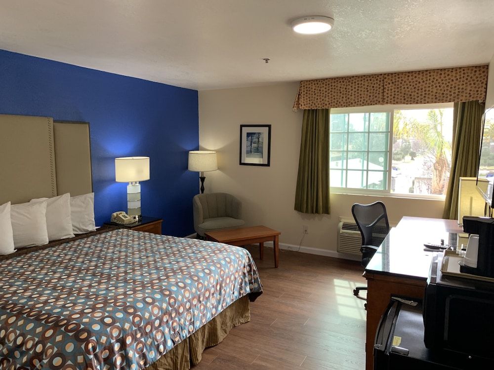 Standard Room, 1 King Bed, Non Smoking