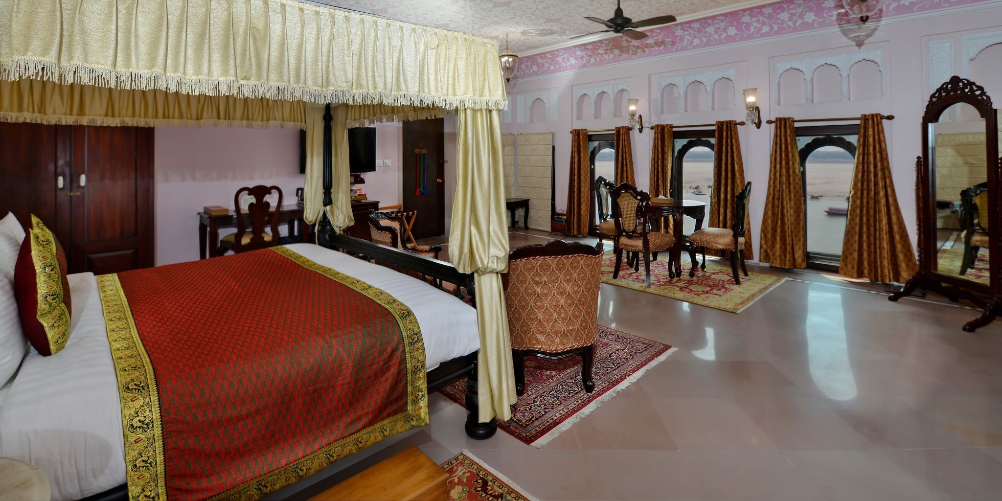Maharaja Suite with Ganges View