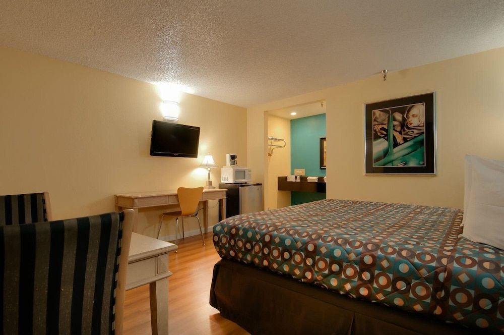 Standard Room, 1 King Bed