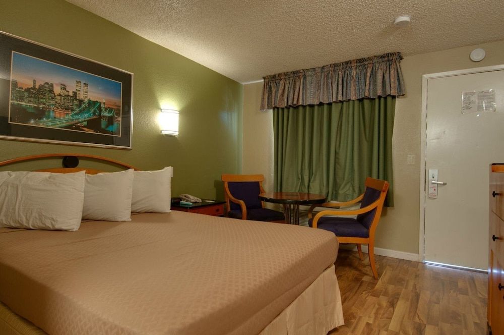 Deluxe Room, 1 Queen Bed