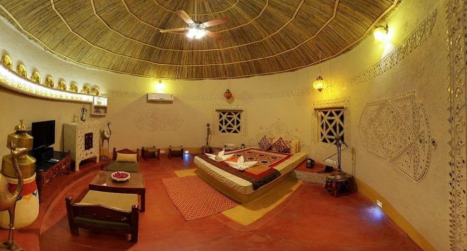 Kutchi Huts With Breakfast