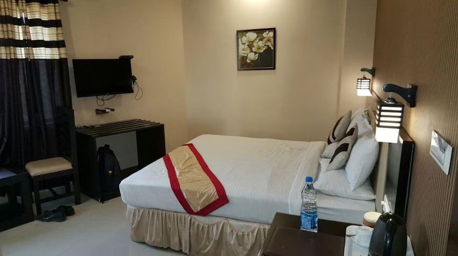 Hotel Silver Oak Deluxe Room 4