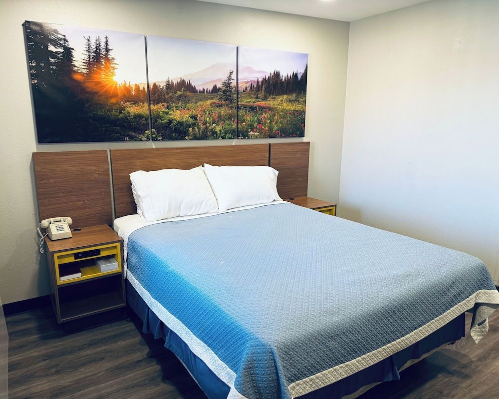 Standard Room, 1 Queen Bed