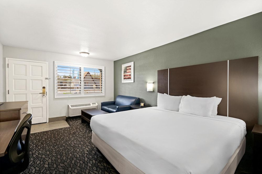 Standard Room, 1 King Bed, Non Smoking, Refrigerator & Microwave