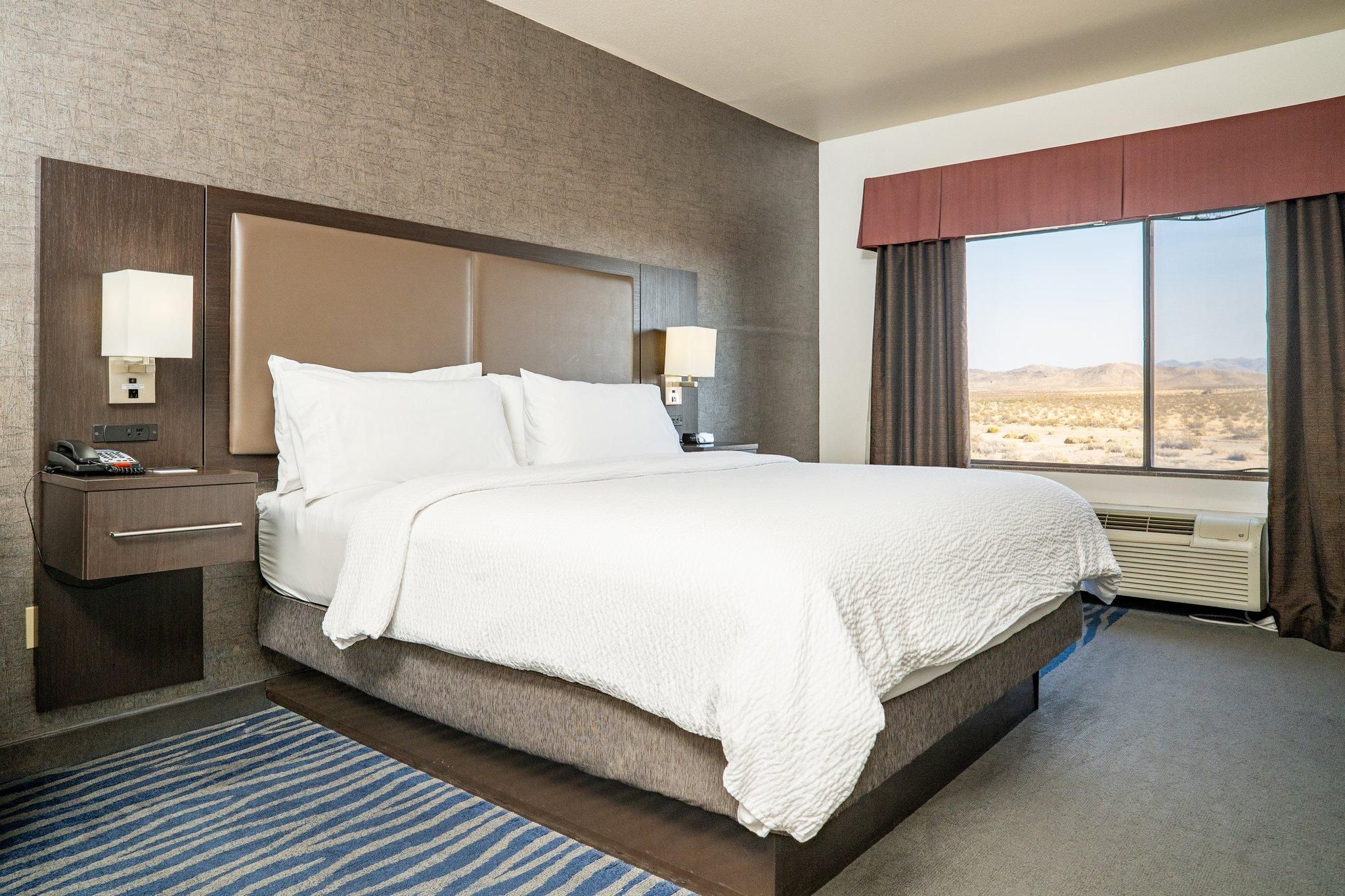 1 King Bed 2 Room Suite Whirlpool Non-Smoking