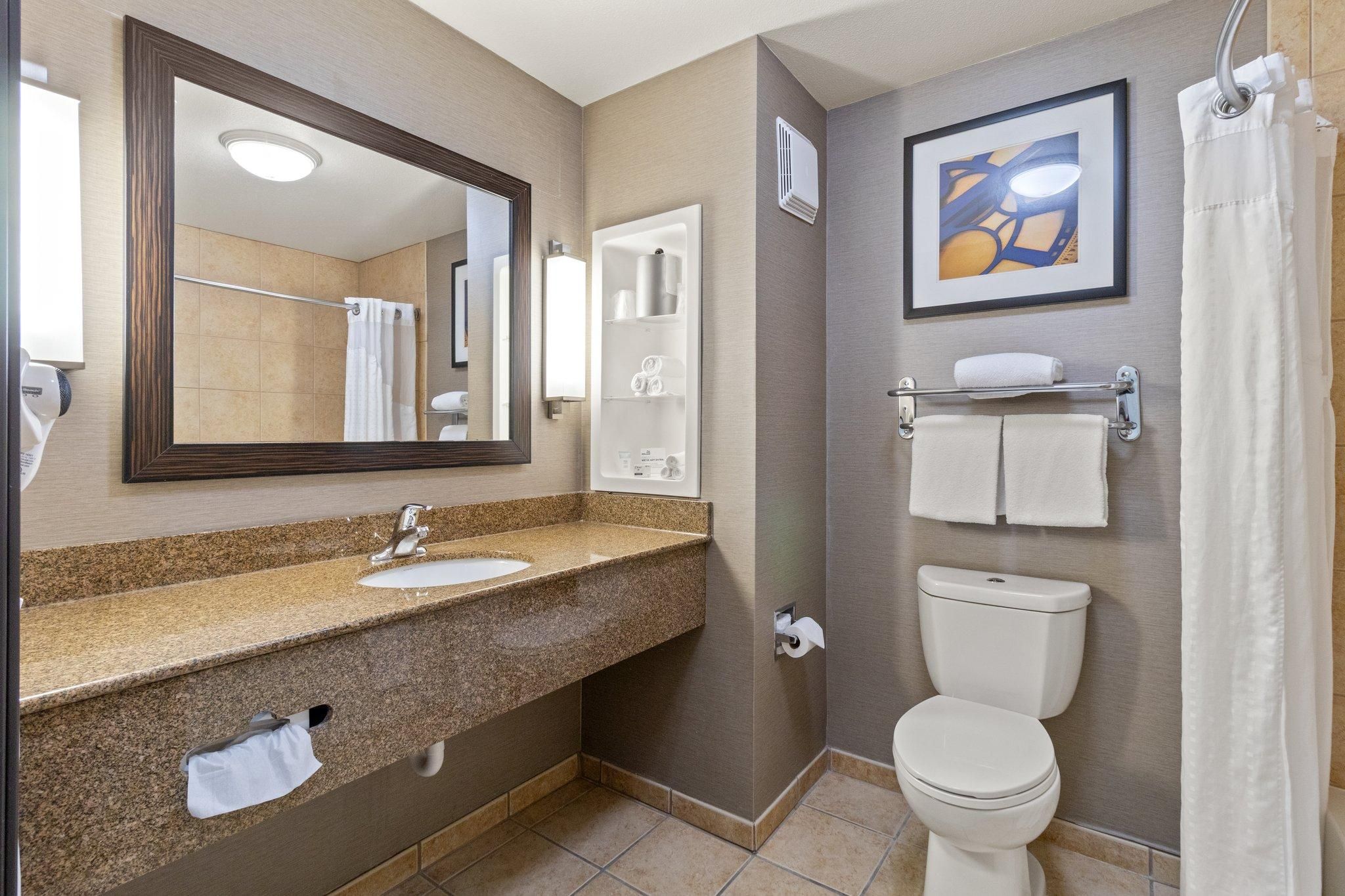 King Deluxe Hearing Accessible Tub Non-Smoking