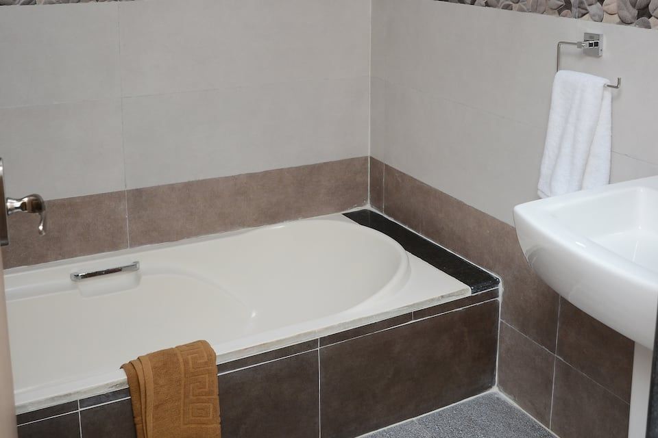 Suite Bath Tub